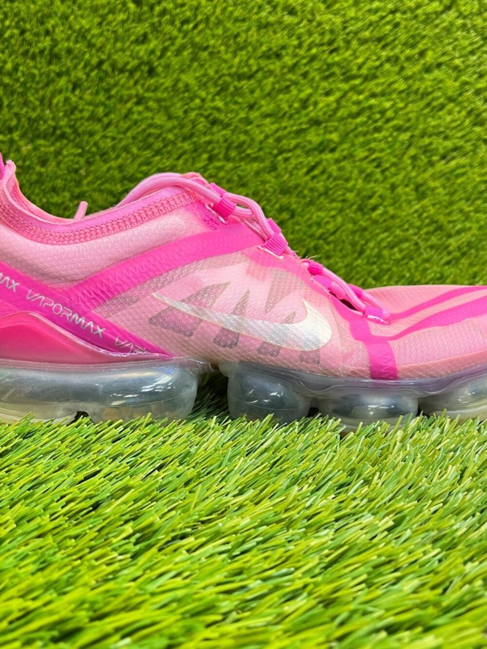 Nike Air VaporMax 2019 Active Fuchsia Womens Size 10 Pink Running Shoes Sneakers